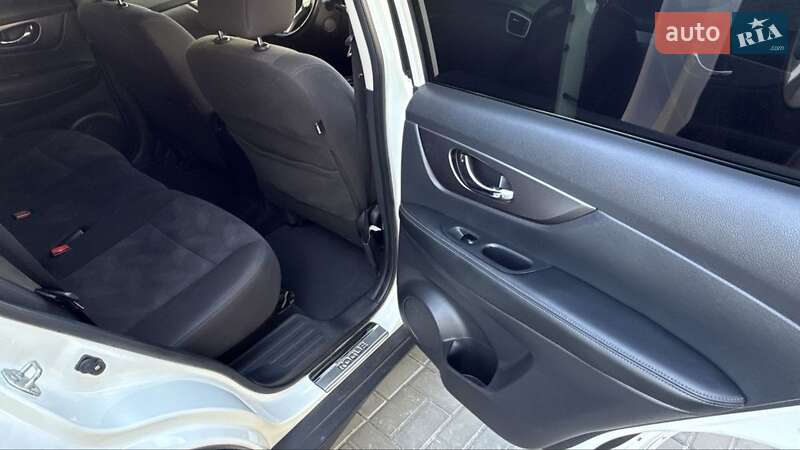 Внедорожник / Кроссовер Nissan Rogue 2016 в Днепре