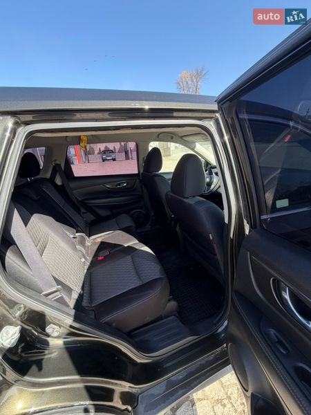 Внедорожник / Кроссовер Nissan Rogue 2017 в Кельменцах