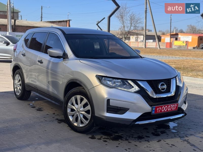 Внедорожник / Кроссовер Nissan Rogue 2017 в Лубнах