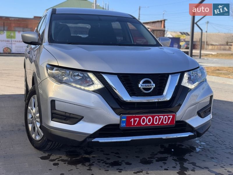 Внедорожник / Кроссовер Nissan Rogue 2017 в Лубнах