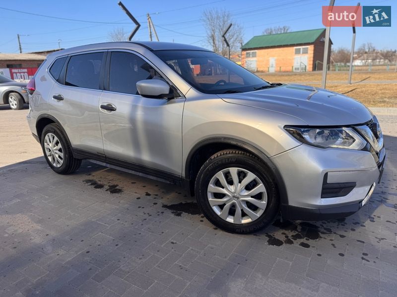 Внедорожник / Кроссовер Nissan Rogue 2017 в Лубнах