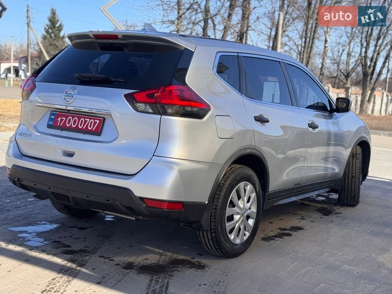 Внедорожник / Кроссовер Nissan Rogue 2017 в Лубнах