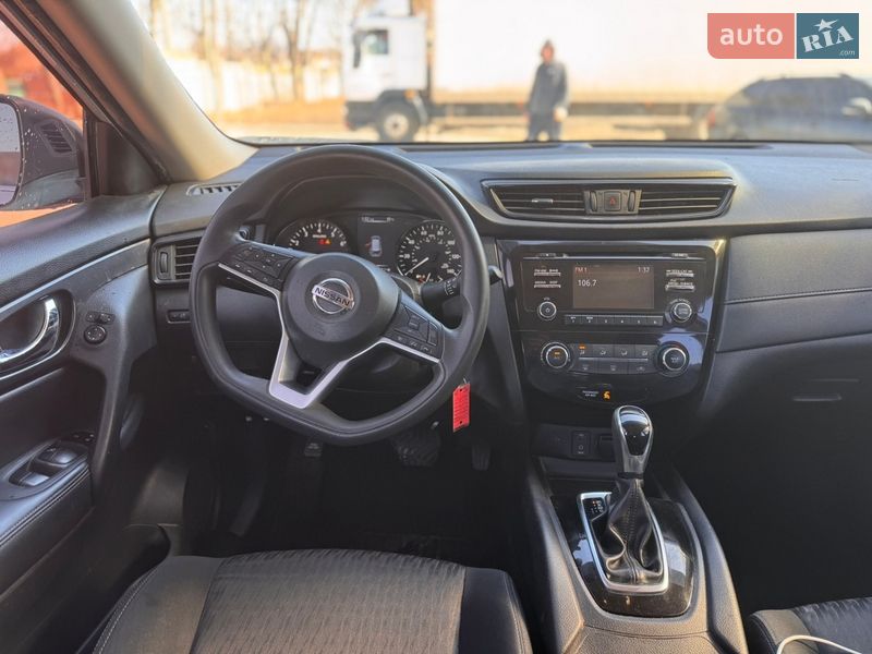 Внедорожник / Кроссовер Nissan Rogue 2017 в Лубнах