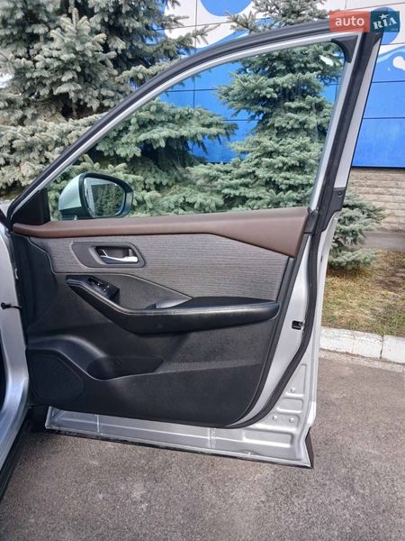 Внедорожник / Кроссовер Nissan Rogue 2023 в Броварах