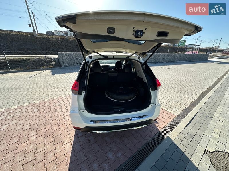 Позашляховик / Кросовер Nissan Rogue 2016 в Ірпені