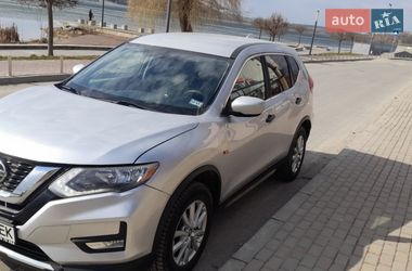 Внедорожник / Кроссовер Nissan Rogue 2017 в Тернополе