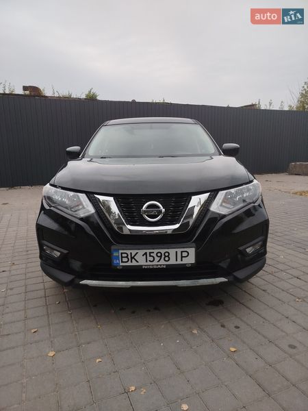 Внедорожник / Кроссовер Nissan Rogue 2017 в Сарнах