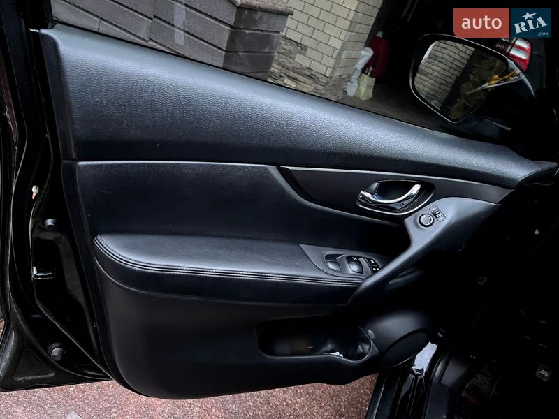 Позашляховик / Кросовер Nissan Rogue 2016 в Полтаві