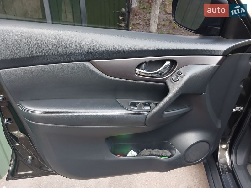 Внедорожник / Кроссовер Nissan Rogue 2016 в Чернигове