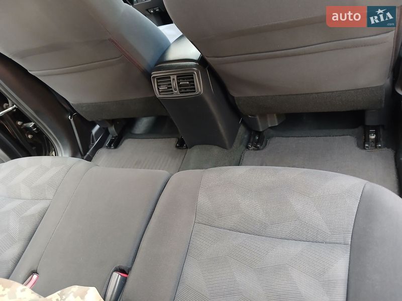 Внедорожник / Кроссовер Nissan Rogue 2016 в Чернигове