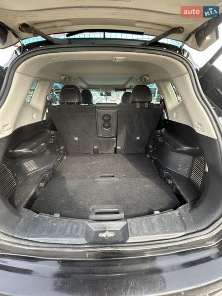 Внедорожник / Кроссовер Nissan Rogue 2016 в Черновцах