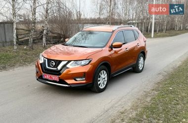 Внедорожник / Кроссовер Nissan Rogue 2017 в Ровно
