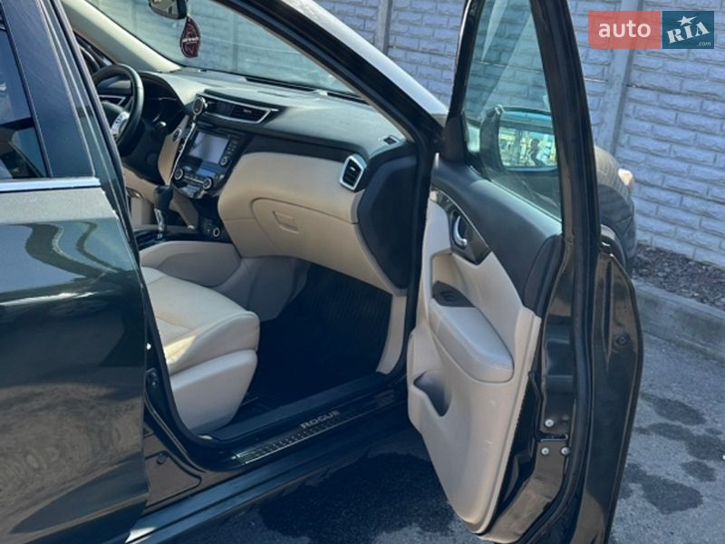 Позашляховик / Кросовер Nissan Rogue 2016 в Чернігові