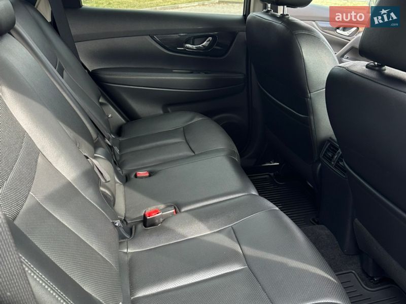 Внедорожник / Кроссовер Nissan Rogue 2018 в Ровно