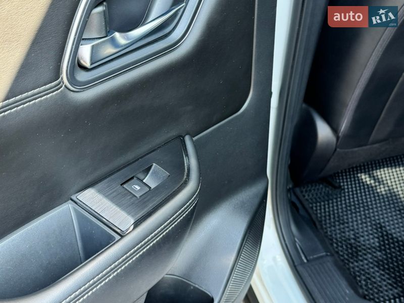 Позашляховик / Кросовер Nissan Rogue 2021 в Києві