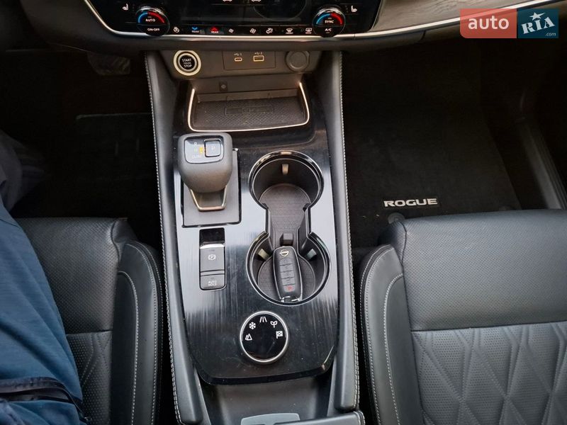Внедорожник / Кроссовер Nissan Rogue 2023 в Киеве
