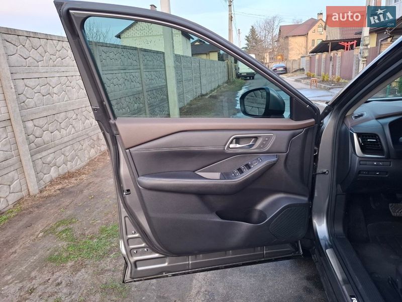 Внедорожник / Кроссовер Nissan Rogue 2023 в Киеве