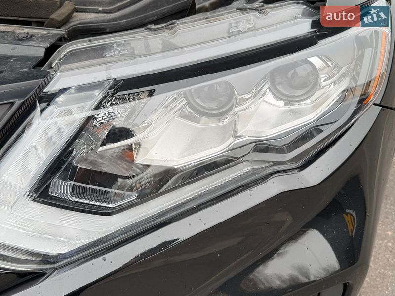 Внедорожник / Кроссовер Nissan Rogue 2017 в Виннице