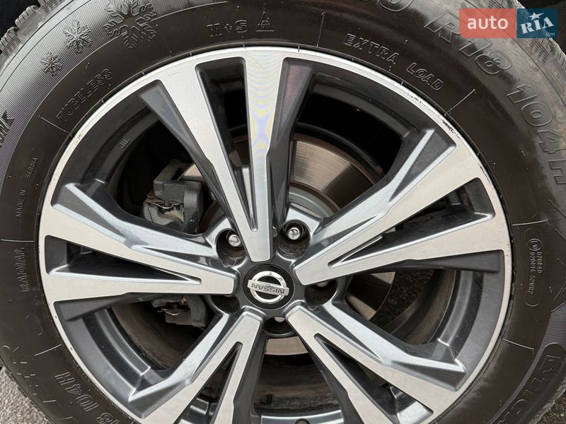 Внедорожник / Кроссовер Nissan Rogue 2017 в Виннице