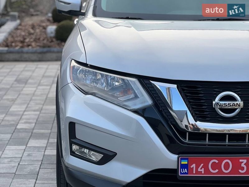 Внедорожник / Кроссовер Nissan Rogue 2017 в Хмельницком