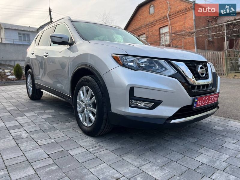 Внедорожник / Кроссовер Nissan Rogue 2017 в Хмельницком