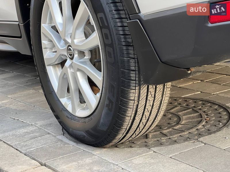 Внедорожник / Кроссовер Nissan Rogue 2017 в Хмельницком