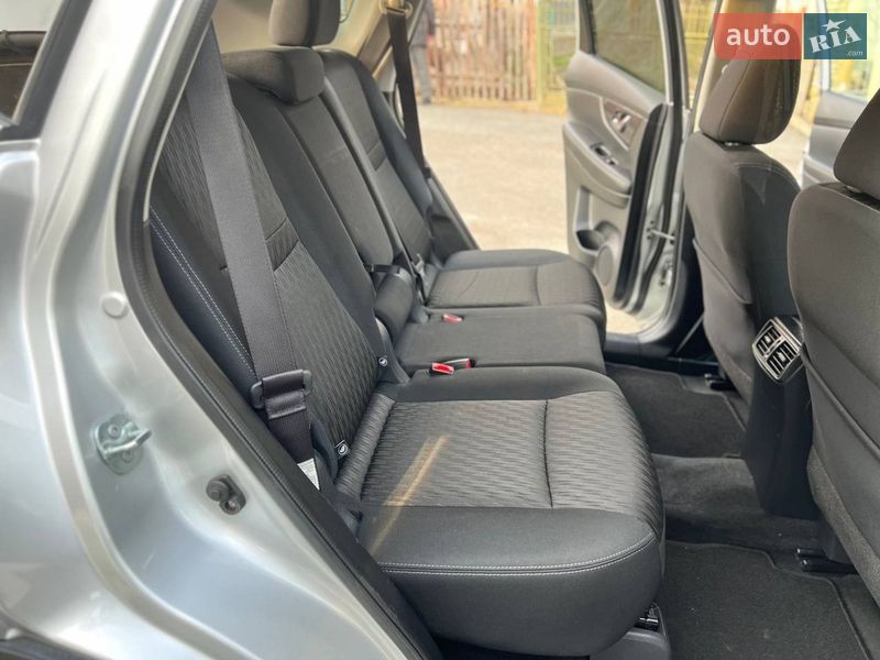 Внедорожник / Кроссовер Nissan Rogue 2017 в Хмельницком