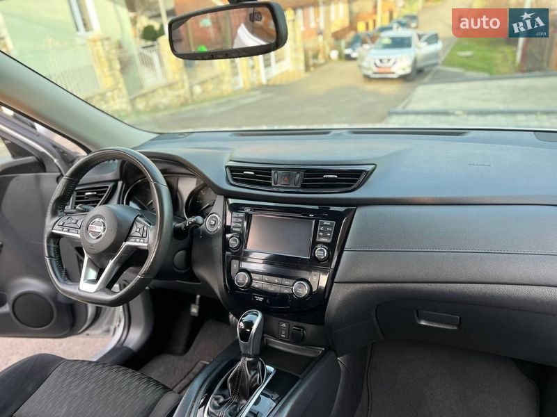 Внедорожник / Кроссовер Nissan Rogue 2017 в Хмельницком
