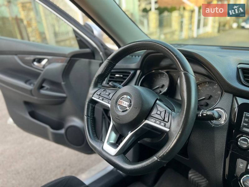 Внедорожник / Кроссовер Nissan Rogue 2017 в Хмельницком