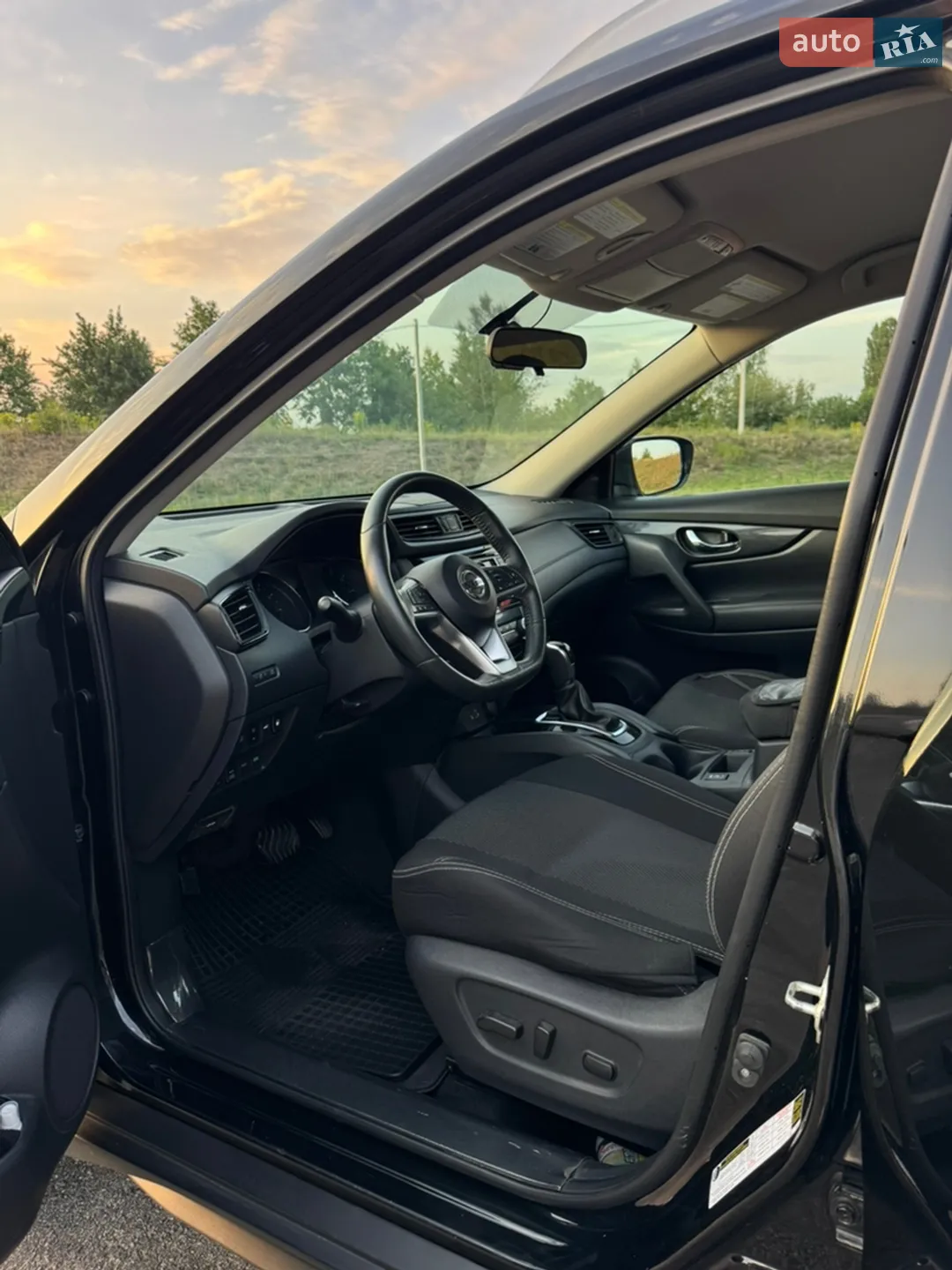 2017 Nissan Rogue - мініатюра 8
