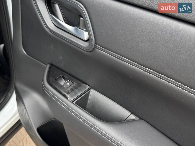 Позашляховик / Кросовер Nissan Rogue 2025 в Коростишеві