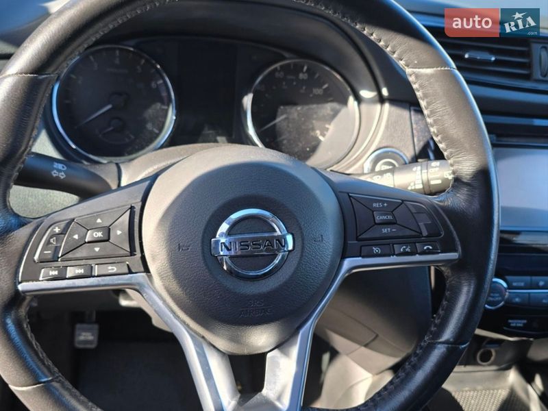 Позашляховик / Кросовер Nissan Rogue 2017 в Кам'янському