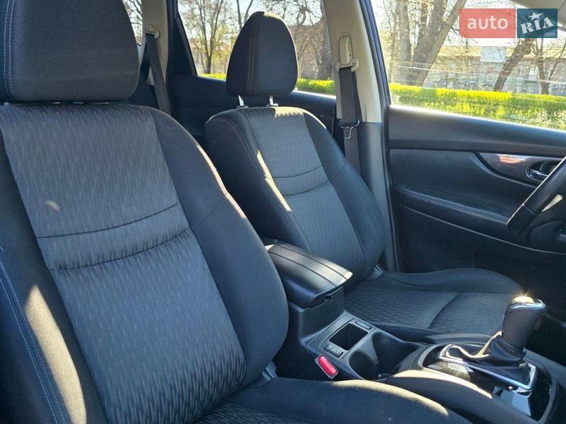 Позашляховик / Кросовер Nissan Rogue 2017 в Кам'янському