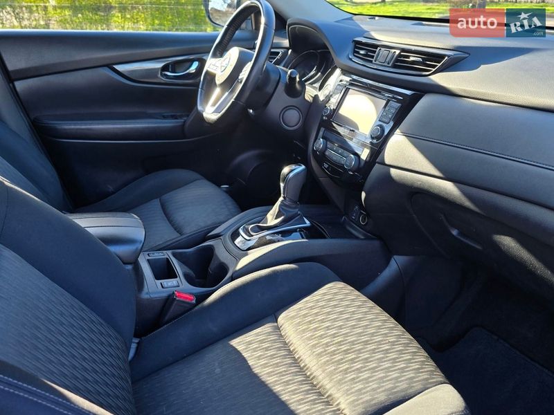 Позашляховик / Кросовер Nissan Rogue 2017 в Кам'янському