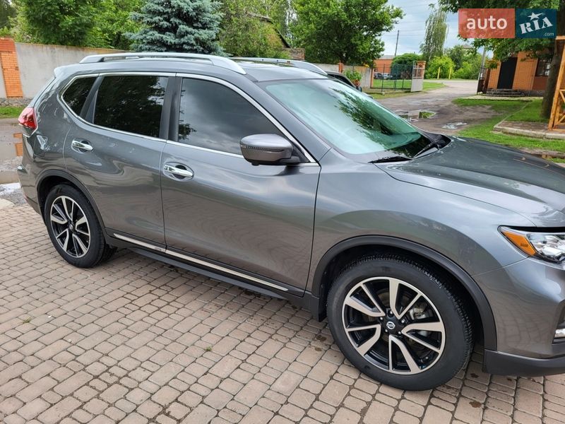 Внедорожник / Кроссовер Nissan Rogue 2018 в Ромнах