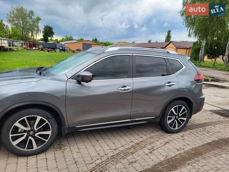 Внедорожник / Кроссовер Nissan Rogue 2018 в Ромнах