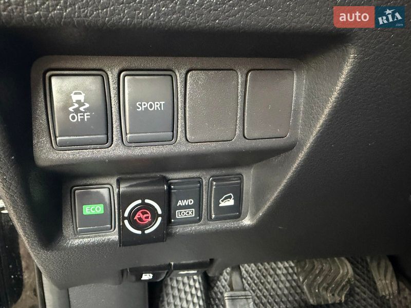 Позашляховик / Кросовер Nissan Rogue 2015 в Новояворівську