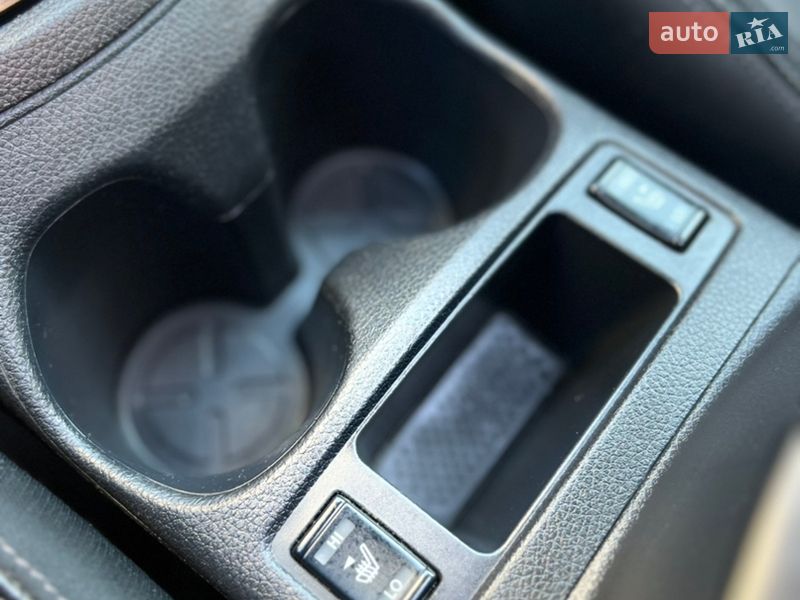 Позашляховик / Кросовер Nissan Rogue 2017 в Києві