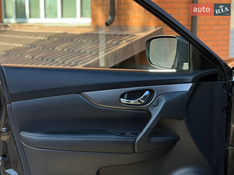 Позашляховик / Кросовер Nissan Rogue 2016 в Лубнах