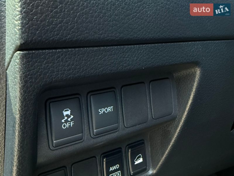 Позашляховик / Кросовер Nissan Rogue 2016 в Лубнах