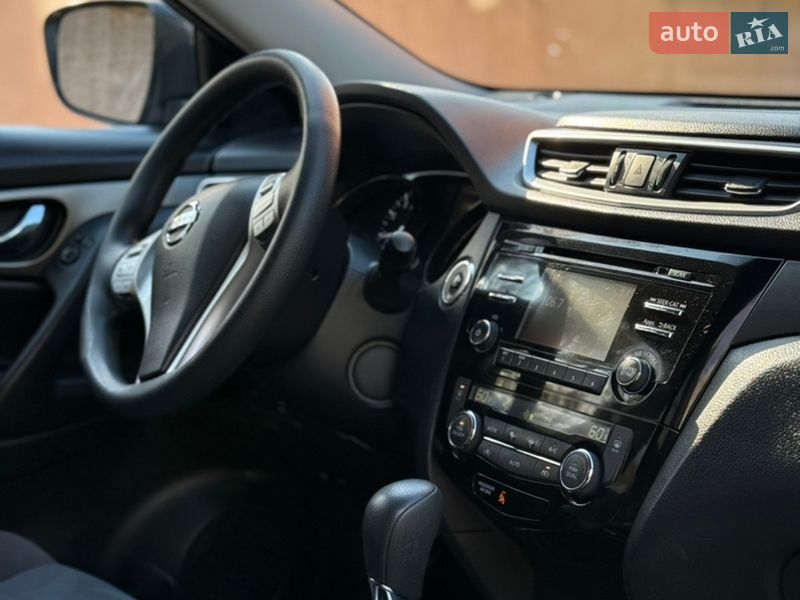 Позашляховик / Кросовер Nissan Rogue 2016 в Лубнах