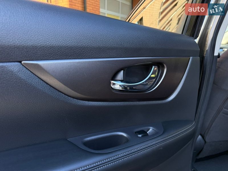 Позашляховик / Кросовер Nissan Rogue 2016 в Лубнах