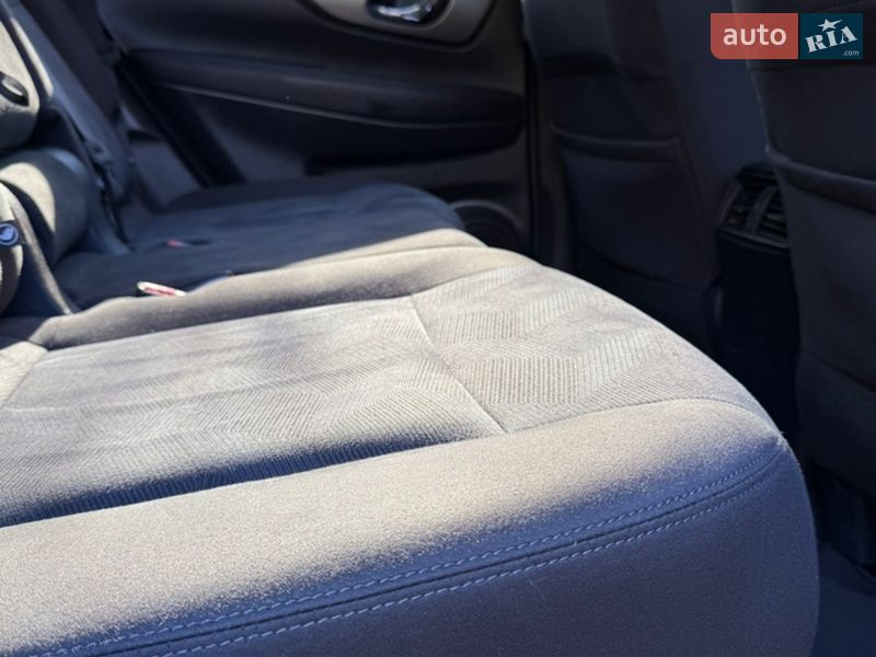 Позашляховик / Кросовер Nissan Rogue 2016 в Лубнах