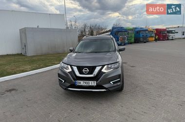 Внедорожник / Кроссовер Nissan Rogue 2016 в Ровно