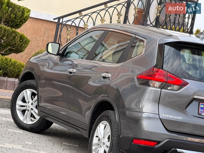 Внедорожник / Кроссовер Nissan Rogue 2017 в Дрогобыче
