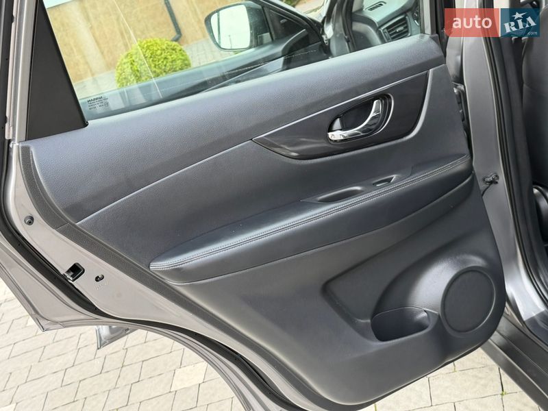 Внедорожник / Кроссовер Nissan Rogue 2017 в Дрогобыче