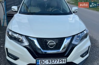 Внедорожник / Кроссовер Nissan Rogue 2016 в Львове