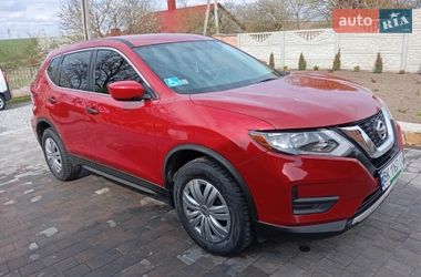 Внедорожник / Кроссовер Nissan Rogue 2016 в Ровно