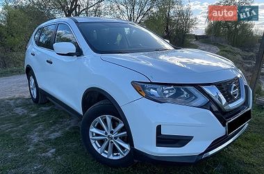 Внедорожник / Кроссовер Nissan Rogue 2017 в Ровно