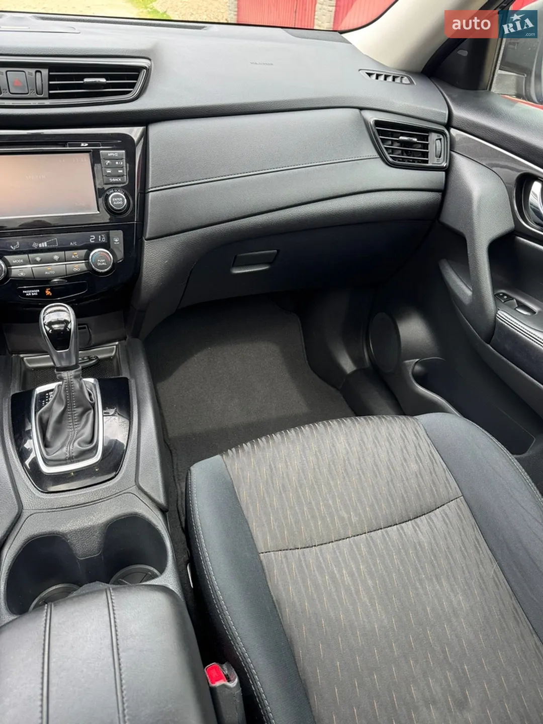 2016 Nissan Rogue - мініатюра 39